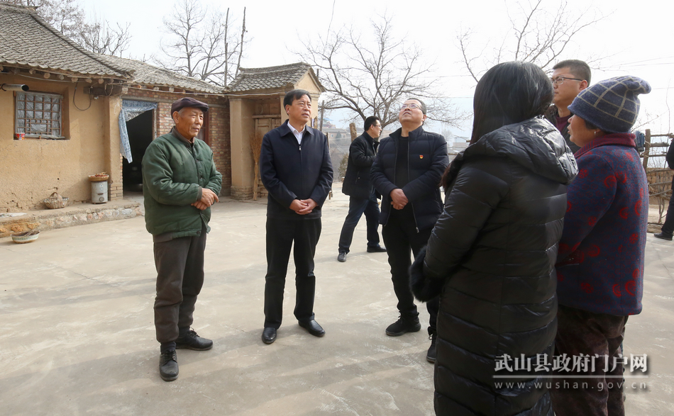 馬勤學在咀頭鄉督查脫貧攻堅等工作