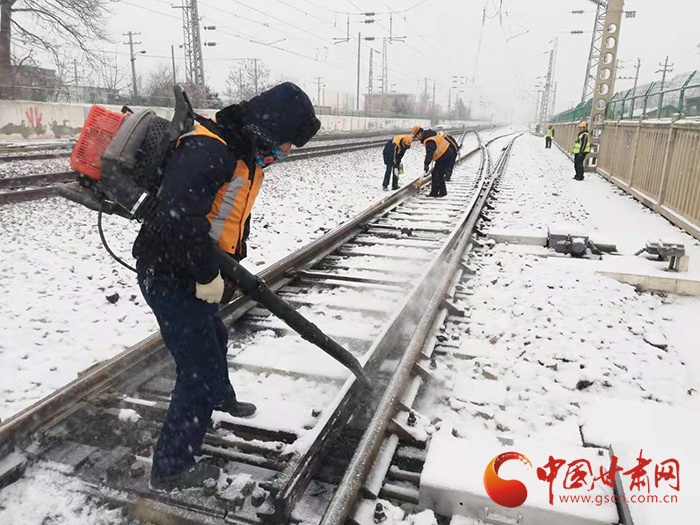 【新春走基層】蘭鐵集團戰(zhàn)風雪保暢通  助旅客平安出行