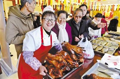 酒店訂餐、禮盒外帶、 廚師上門、家中自制……你有沒(méi)有聞到年夜飯的香味！