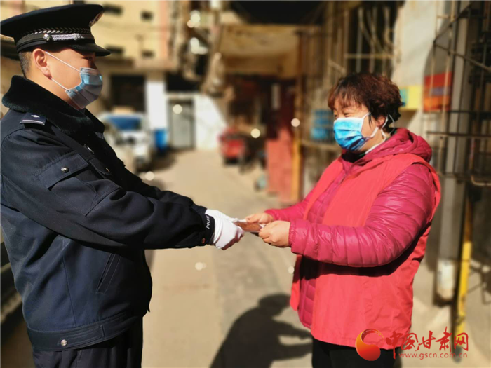 蘭州皋蘭路街道“紅色代跑”送溫暖 “服務接力”渡難關