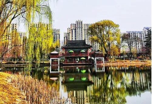 天水馬跑泉公園，這滿園春色似美人的嫣然一笑般撩人