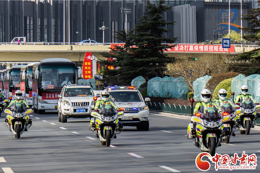 甘肅省第六批支援湖北醫療隊凱旋 蘭州公安交警最高禮遇護航（圖）