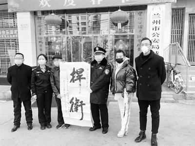 【甘肅全民戰(zhàn)“疫”】警嫂獻(xiàn)愛心 為警徽增光