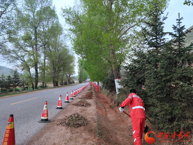 道路換“新顏” 渭源全面加強公路沿線環境綜合整治（組圖）