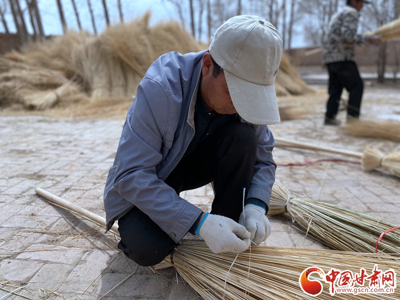 【甘肅省決戰(zhàn)決勝脫貧攻堅】永昌縣紅山窯村：小產(chǎn)業(yè)做成“大文章” 啃下貧困“硬骨頭”