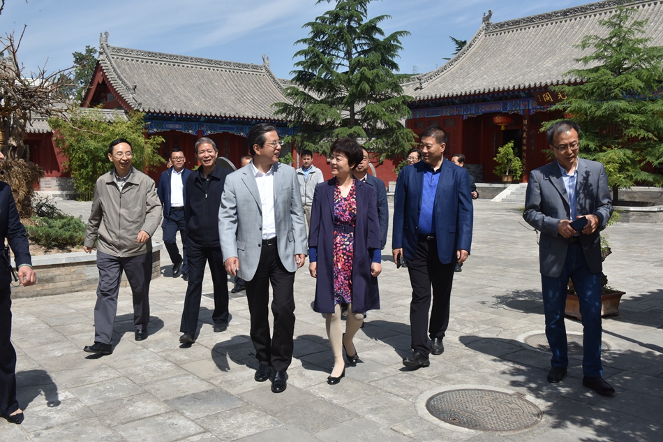 陳衛中廳長在天水市博物館調研 