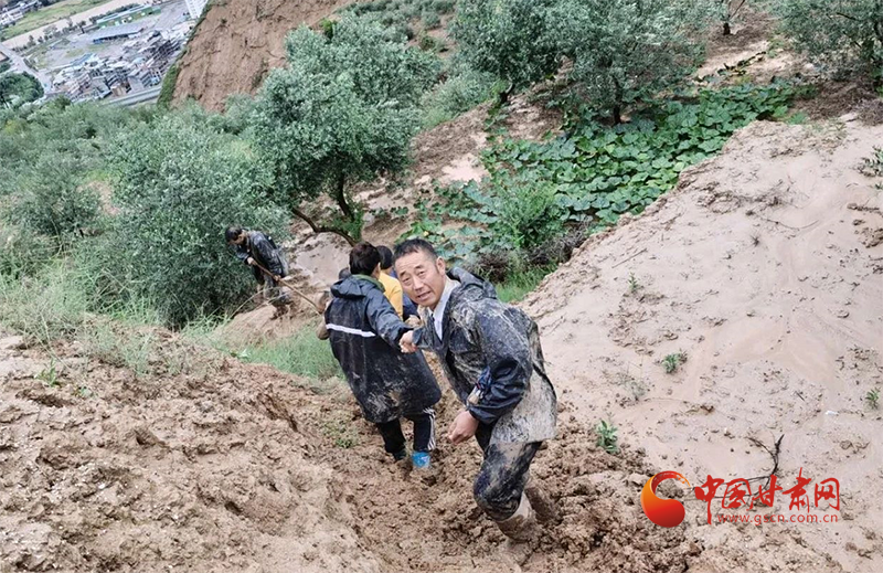 武都：桔柑風雨礪初心 干群共抗汛