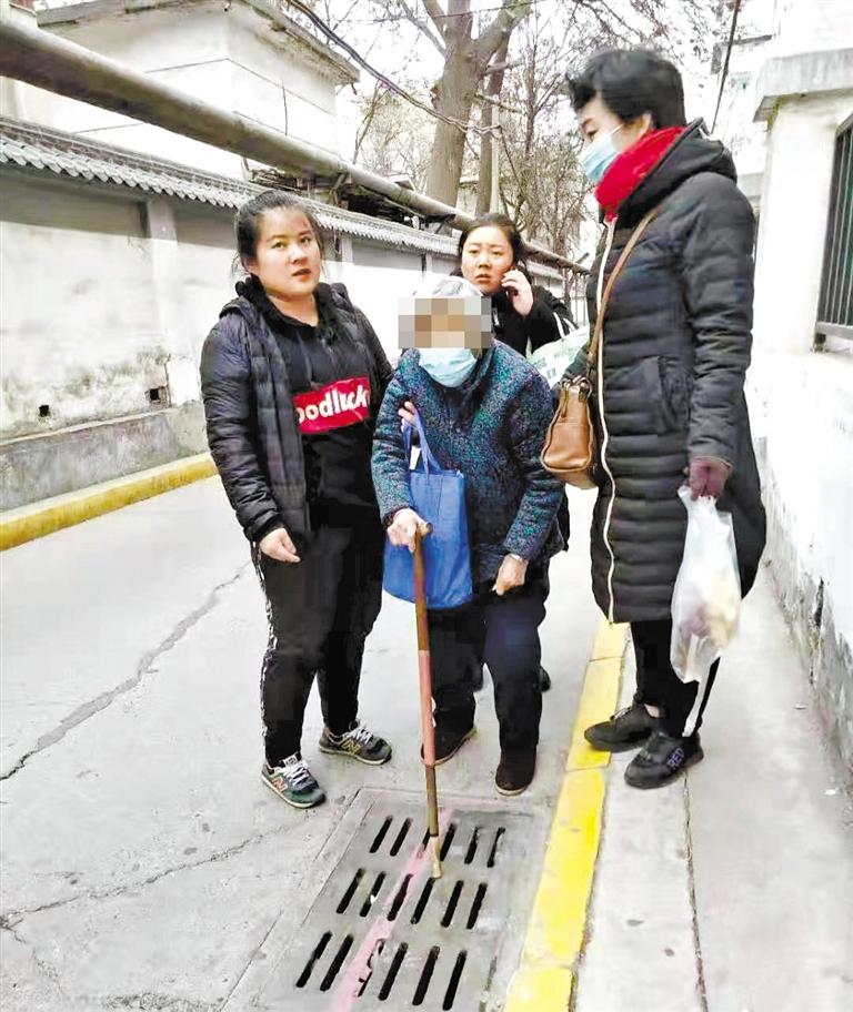 蘭州：九旬老人街頭迷路 環衛人員送她回家