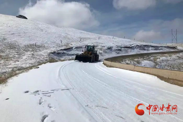 嘉峪關：“鋼鐵天路”除雪保暢工作忙