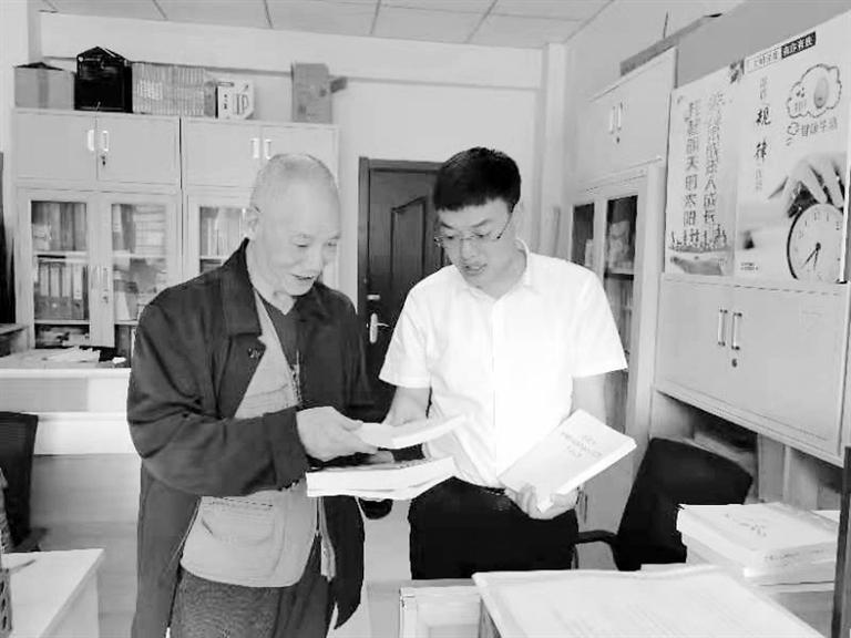 蘭州農民巷西社區黨委副書記丁成剛：俯下身去 做群眾的“貼心人”