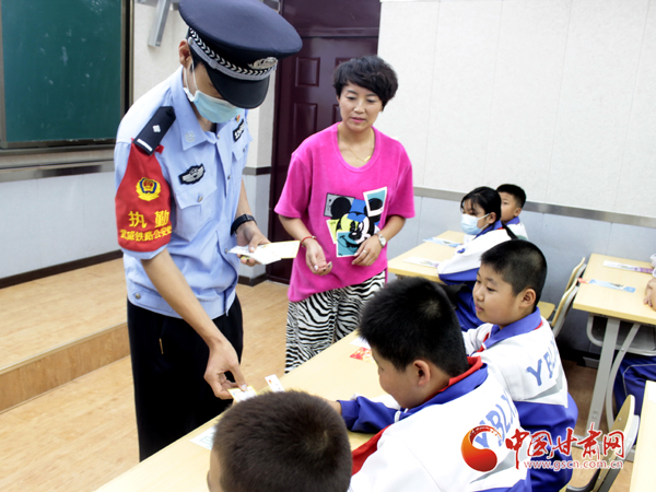 蘭鐵公安武鐵警方：培育學生安全意識 講好“開學第一課”(圖)