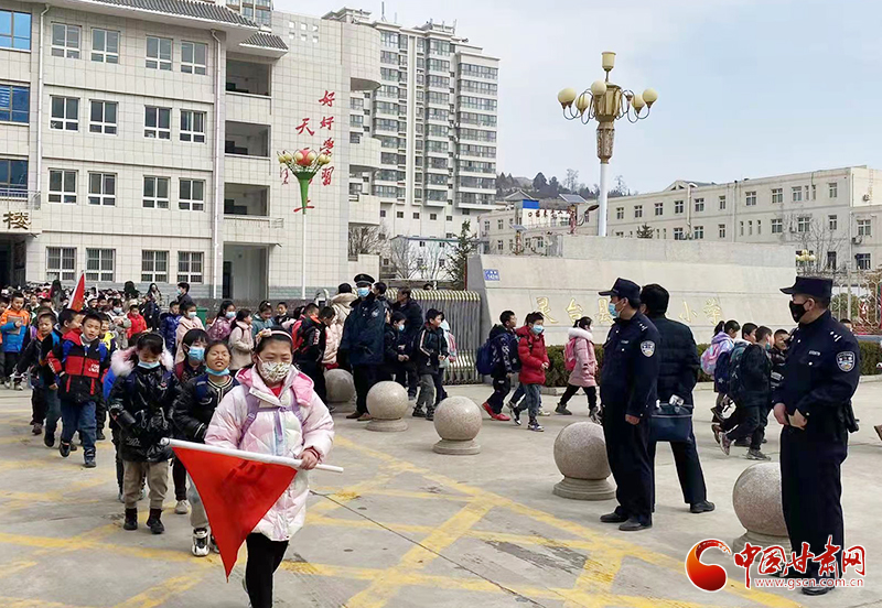 甘肅靈臺公安全力護航“開學(xué)季” 筑牢校園安全防線