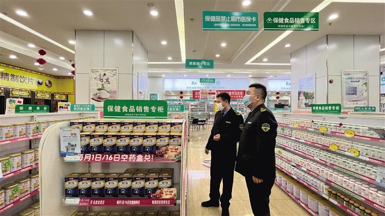 蘭州市市場監管局執法人員提醒市民 購買保健食品記住“幾個不要”“幾個凡是”