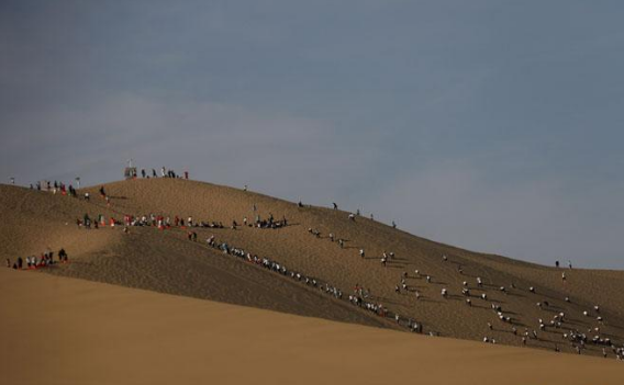 甘肅敦煌：旅游“熱辣滾燙”