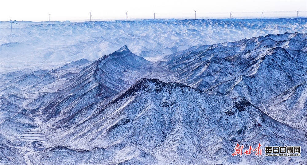 雪后景泰龍頭峴蒼茫壯美